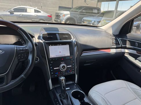 Used 2019 Ford Explorer Platinum AWD/4WD image 28