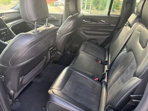 Used 2023 Jeep Grand Cherokee Altitude AWD/4WD image 15