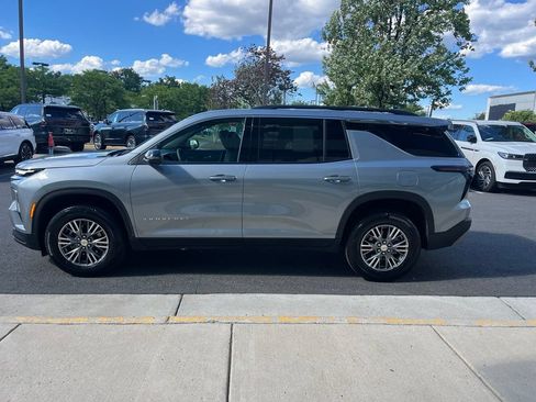 Used 2026 Chevrolet Traverse LT AWD/4WD image 5
