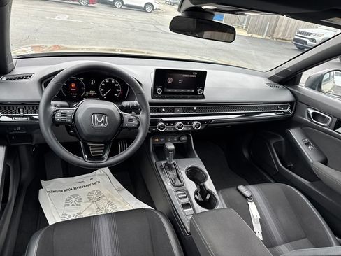 Used 2025 Honda Civic Sport image 32