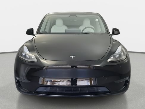 Used 2023 Tesla Model Y Long Range image 2