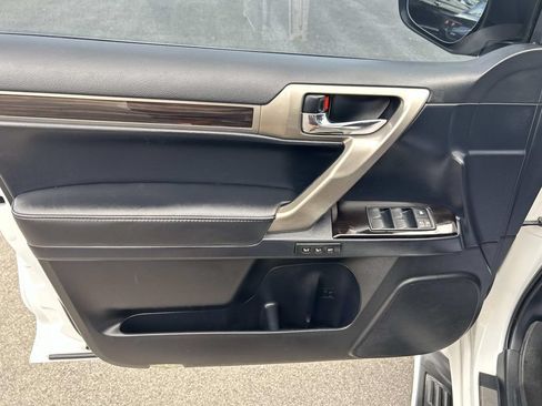 Used 2019 Lexus GX 460 w/ Navigation Package AWD/4WD image 31