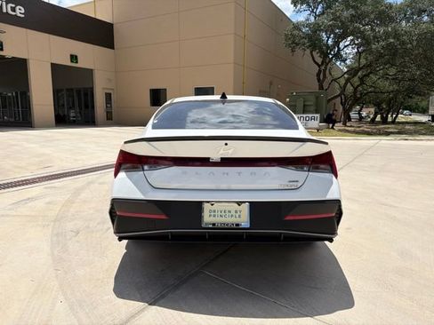New 2025 Hyundai Elantra SEL FWD image 3
