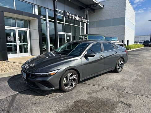 Used 2024 Hyundai Elantra SEL w/ Convenience Package FWD image 2