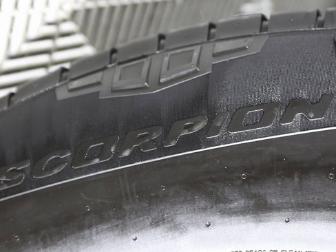 Used 2025 Tesla Cybertruck AWD Crew Cab image 54