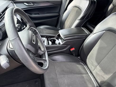 Used 2023 Jeep Grand Cherokee Altitude AWD/4WD image 18