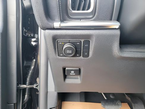 New 2026 Ford Expedition Platinum w/ Driver's Package image 14