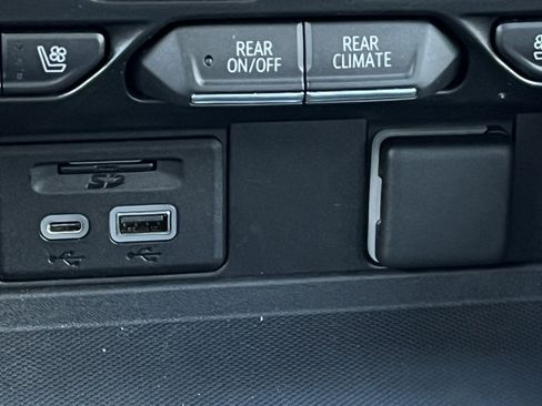 Used 2021 Chevrolet Tahoe High Country image 33