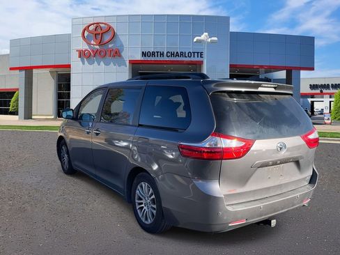 Used 2015 Toyota Sienna XLE w/ XLE Navigation Package image 8