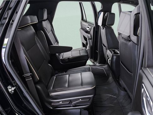 Used 2023 Chevrolet Tahoe Premier w/ Advanced Technology Package AWD/4WD image 31
