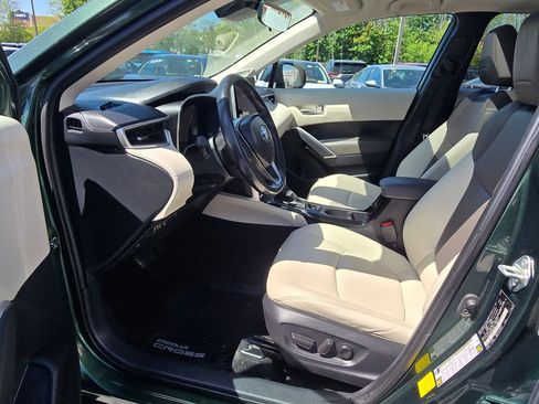 Used 2024 Toyota Corolla Cross XLE w/ Convenience Package AWD/4WD image 15