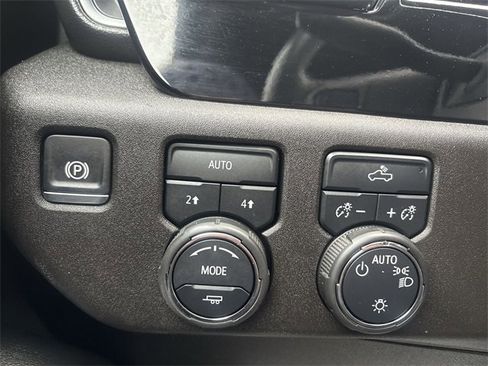 Used 2024 Chevrolet Silverado 1500 LT image 18