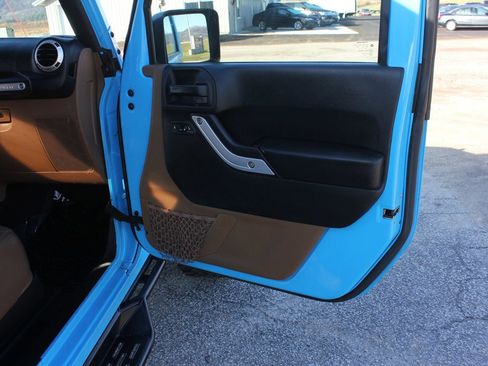 Used 2018 Jeep Wrangler Rubicon w/ Cold Weather Group image 25