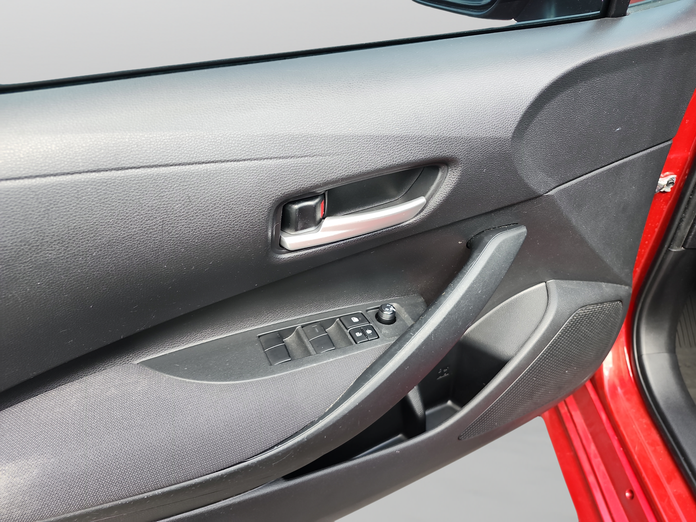 Used 2020 Toyota Corolla LE FWD image 15