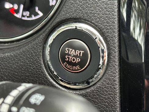 Used 2017 Nissan Rogue SV AWD/4WD image 23