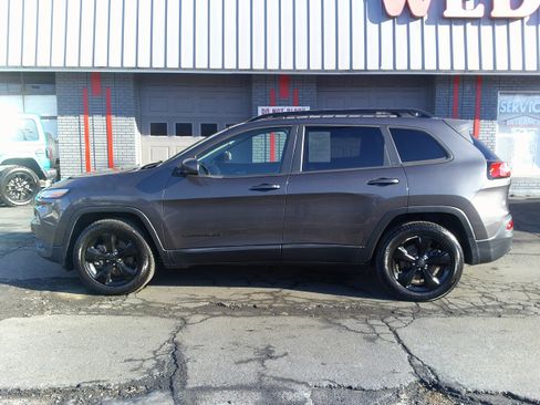 Used 2017 Jeep Cherokee High Altitude image 2