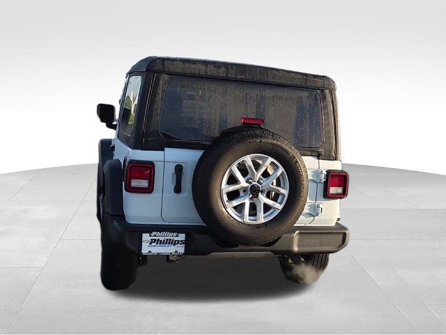 Used 2023 Jeep Wrangler Sport AWD/4WD image 4