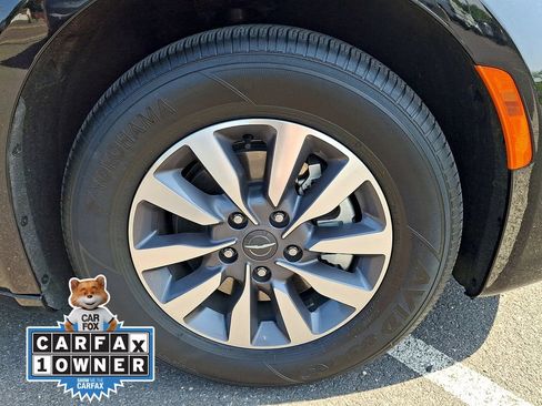 Used 2025 Chrysler Pacifica Select FWD image 10