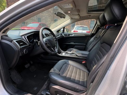 Used 2017 Ford Fusion SE w/ Equipment Group 601A FWD image 21