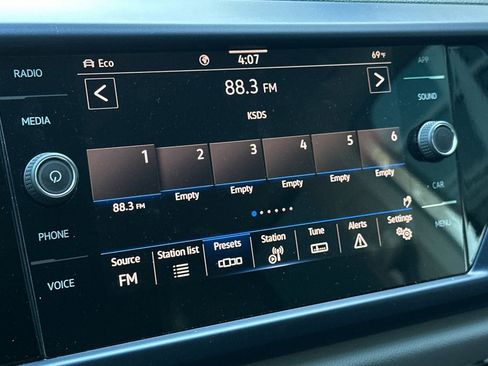 Used 2022 Volkswagen Taos SE image 18