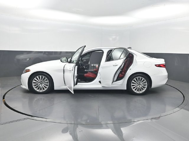 Used 2022 Alfa Romeo Giulia Sprint RWD image 37