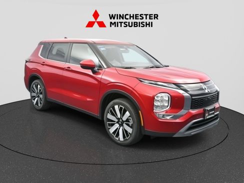 New 2025 Mitsubishi Outlander SE image 3