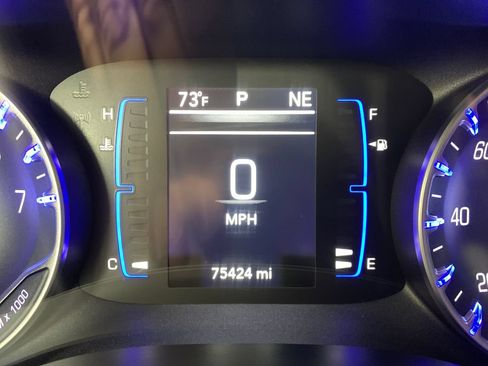 Used 2018 Chrysler Pacifica Touring-L w/ Tire & Wheel Group FWD image 33