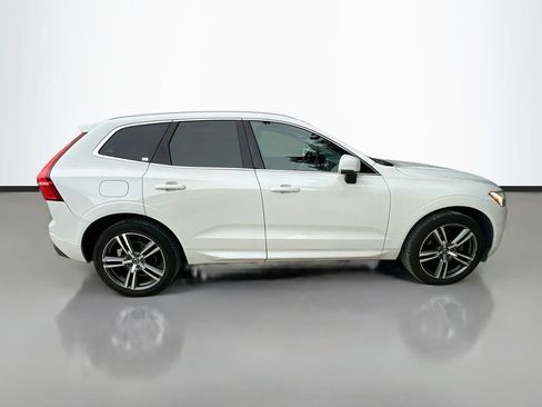 Used 2021 Volvo XC60 T5 Momentum w/ Protection Package Premier FWD image 4