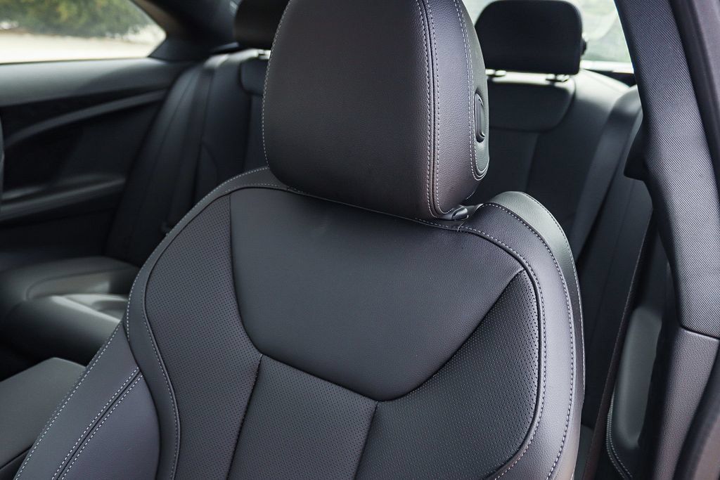 Used 2025 BMW 230i Coupe w/ Premium Package RWD image 29