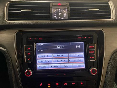 Used 2014 Volkswagen Passat TDI SE image 12