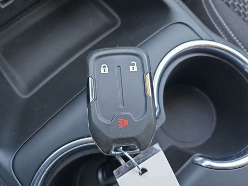 Used 2024 GMC Terrain SLE image 32