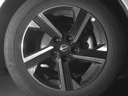 Used 2025 Nissan Sentra SV FWD image 13