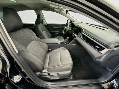 Used 2025 Toyota Camry LE FWD image 31