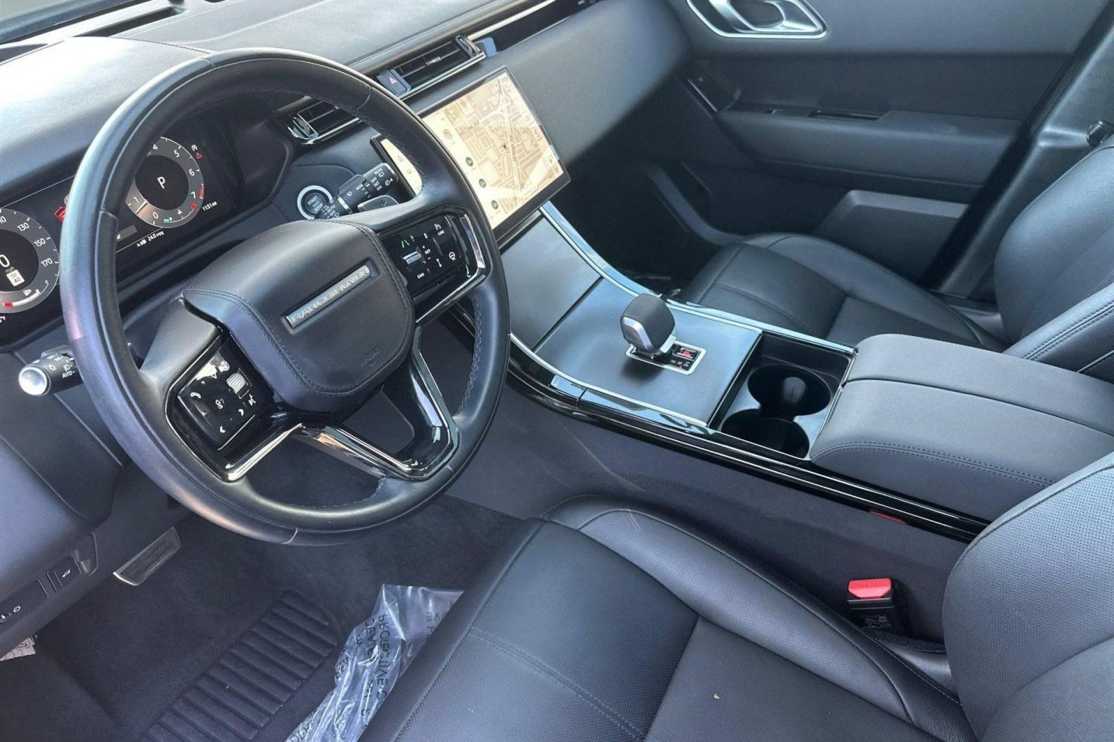 Certified 2026 Land Rover Range Rover Velar Dynamic SE AWD/4WD image 4