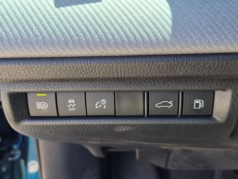 Used 2025 Toyota Camry SE w/ Convenience Package FWD image 12