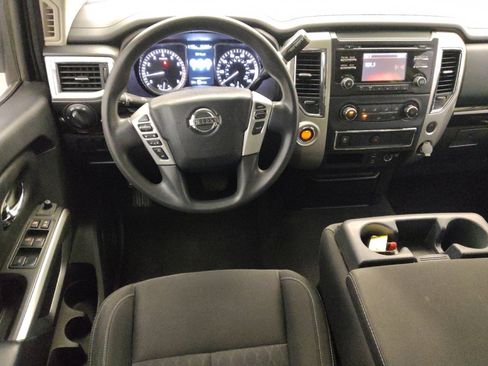Used 2018 Nissan Titan SV image 22