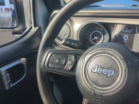 Used 2022 Jeep Gladiator Sport AWD/4WD image 19