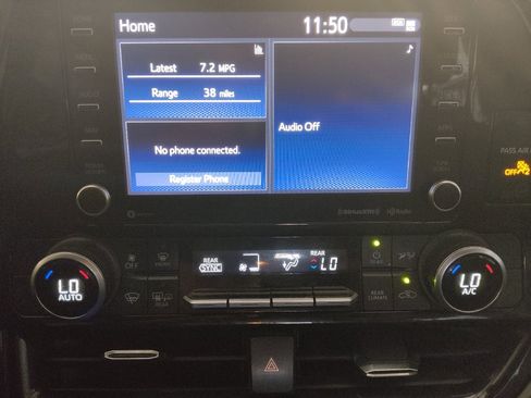 Used 2021 Toyota Highlander LE FWD image 25