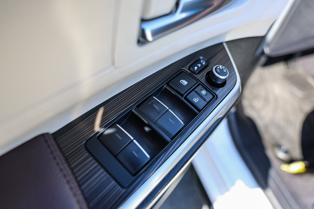 Certified 2024 Toyota Sienna Platinum FWD image 12