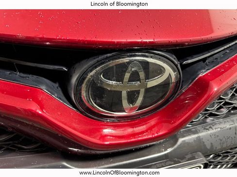 Used 2018 Toyota Camry SE image 7