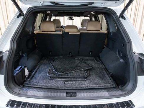 Certified 2024 Volkswagen Tiguan SE R-Line AWD/4WD image 24