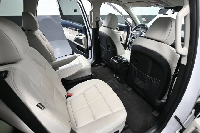Used 2024 Kia Telluride EX w/ EX Captain's Chair Package AWD/4WD image 41