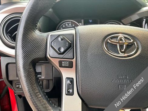 Used 2018 Toyota Tacoma SR5 AWD/4WD image 15