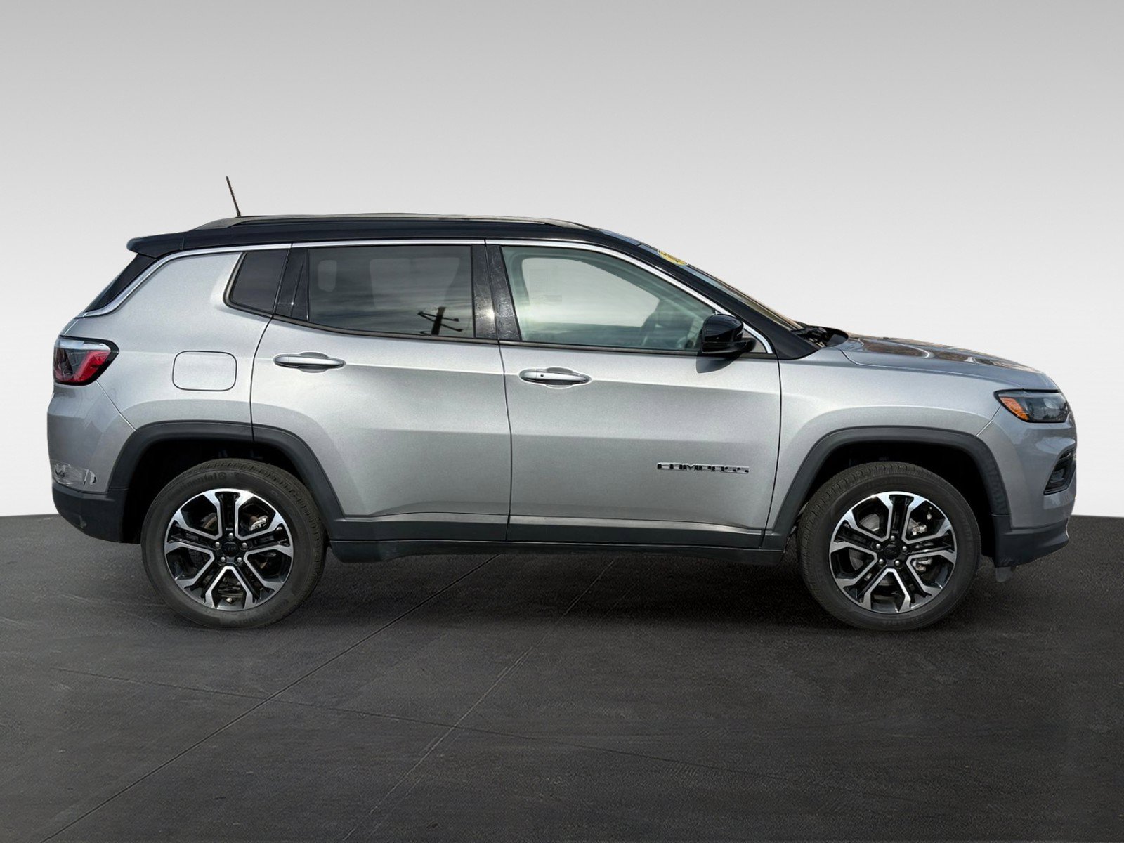 Used 2022 Jeep Compass Limited w/ Sun and Sound Group AWD/4WD image 4