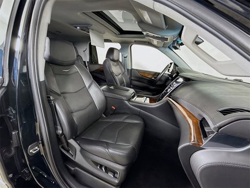 Used 2019 Cadillac Escalade Premium Luxury image 33