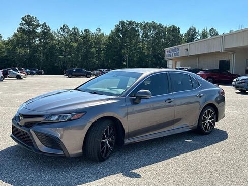 Used 2023 Toyota Camry SE image 15