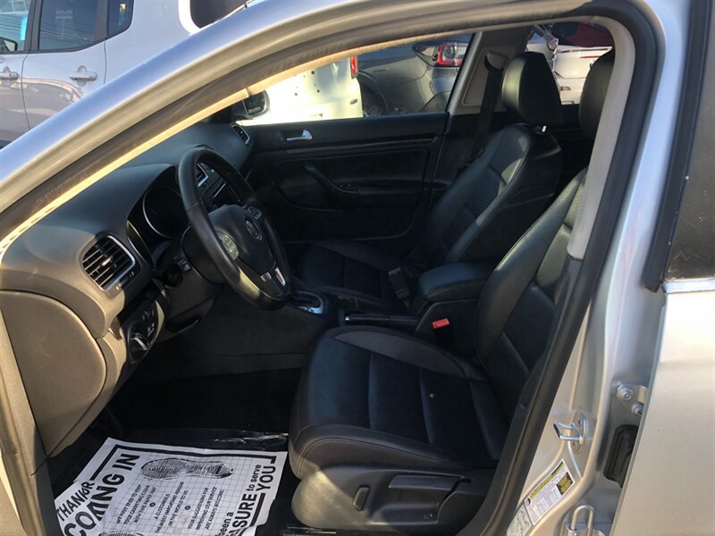 Used 2011 Volkswagen Jetta TDI FWD image 8