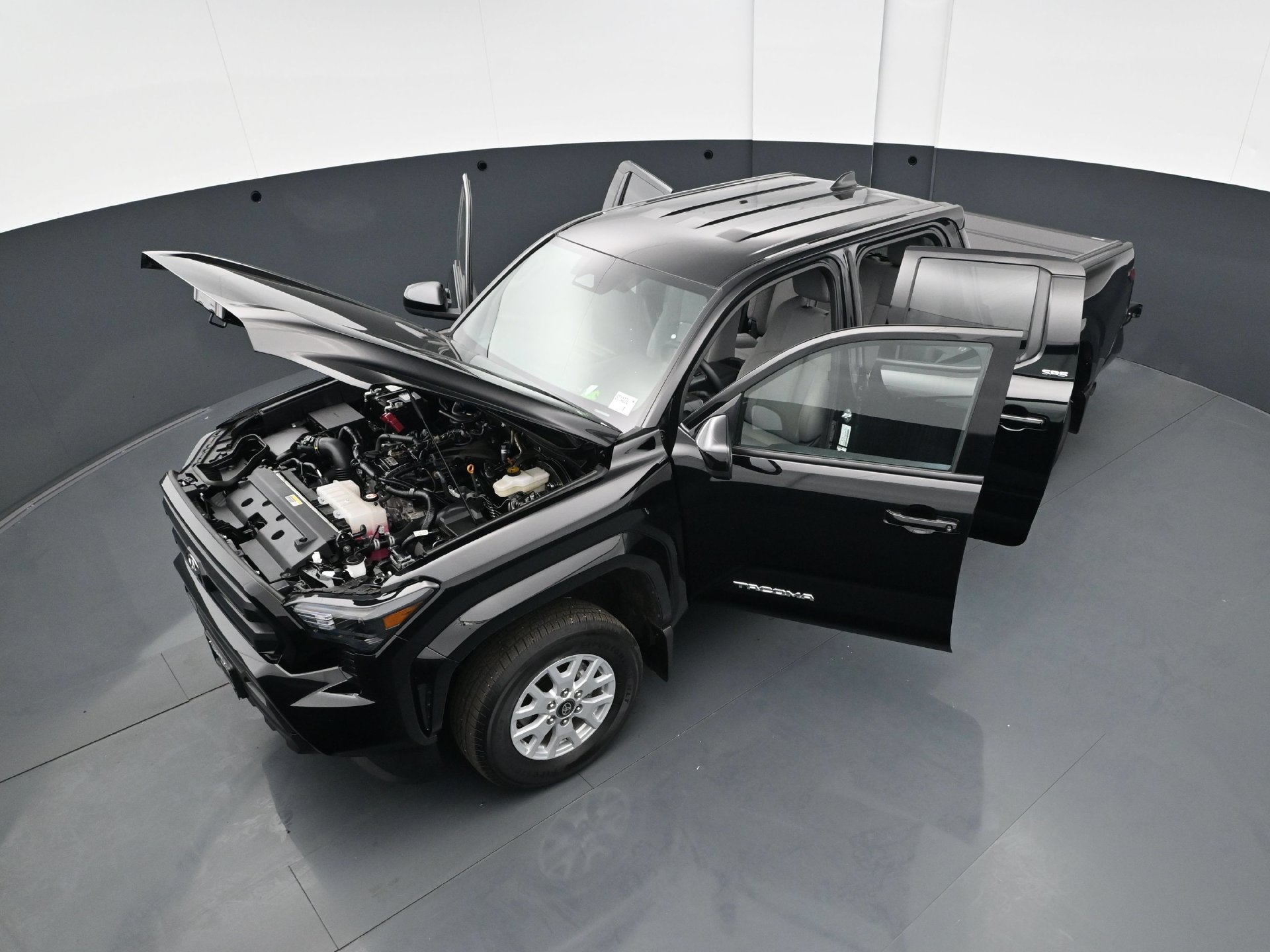 Used 2025 Toyota Tacoma SR5 AWD/4WD image 40