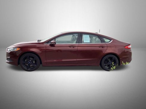 Used 2016 Ford Fusion SE FWD image 2