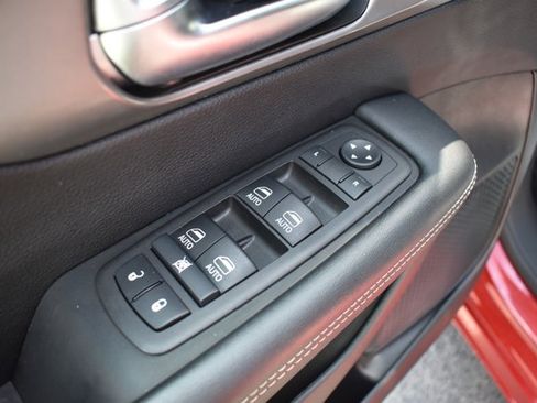 Used 2025 Chrysler Pacifica Select FWD image 12